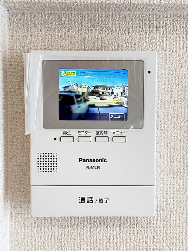 留守中の来訪者画像を自動で録画・保存できる録画機能を内蔵。防犯性に優れた安心のシステム。スッキリとしたデザインで、誰でも簡単に操作していだけます。