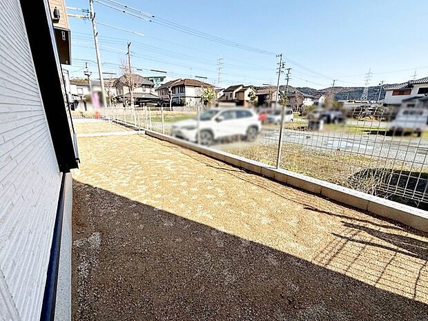 ハーブやお花を植えてガーデニングしたり、楽しみ方は自由自在！ 