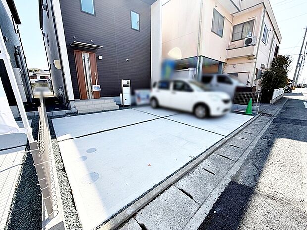 駐車場は2台分を確保、並列で駐車できます。 