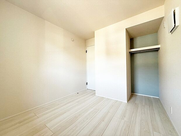 【洋室4.7帖】 お掃除やお手入れがしやすい全居室フローリング