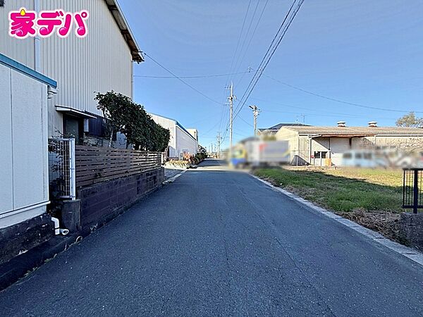 前面道路と敷地に高低差がなく、お車の出入庫もスムーズに行えます。