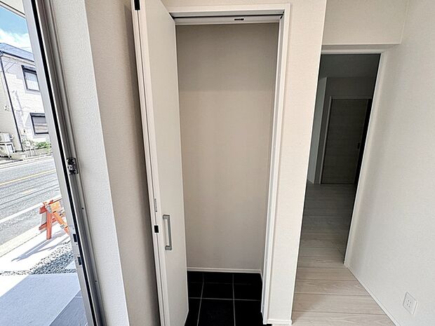 【シューズクローク】 シューズインクローク付きで玄関スッキリ！ 