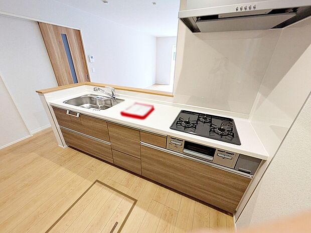 【キッチン】 小さなお子様にも目が届く、使い勝手の良い対面キッチンで楽しくお料理ができます！ 