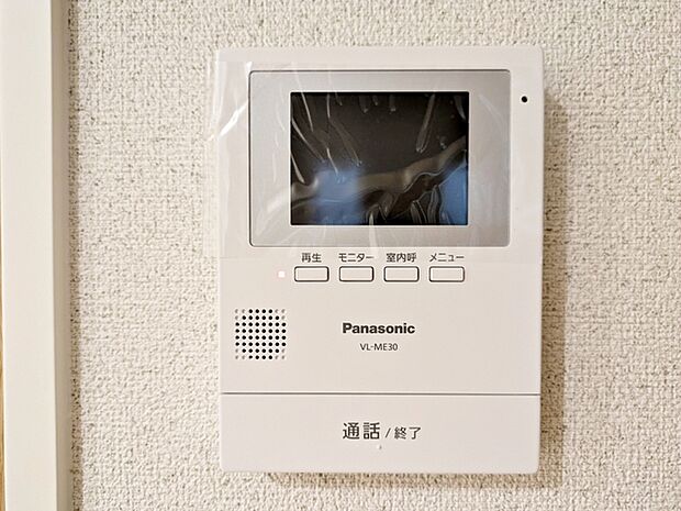 留守中の来訪者画像を自動で録画・保存できる録画機能を内蔵。防犯性に優れた安心のシステム。スッキリとしたデザインで、誰でも簡単に操作していだけます。