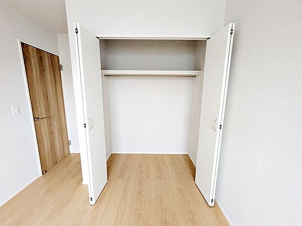 クローゼット付きでいつもお部屋はスッキリ！全居室にある収納スペースは住みやすさへのこだわりです。 