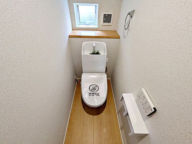 【トイレ】 各フロア1カ所ずつシャワー機能付トイレを設置しており、忙しい朝の混雑も解消！ 