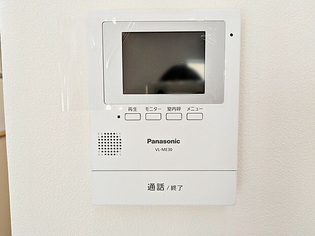 留守中の来訪者画像を自動で録画・保存できる録画機能を内蔵。防犯性に優れた安心のシステム。スッキリとしたデザインで、誰でも簡単に操作していだけます。