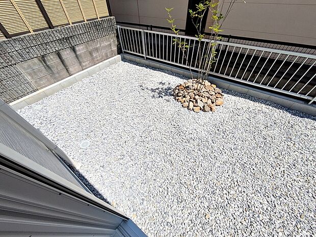 ハーブやお花を植えてガーデニングしたり、楽しみ方は自由自在！ 