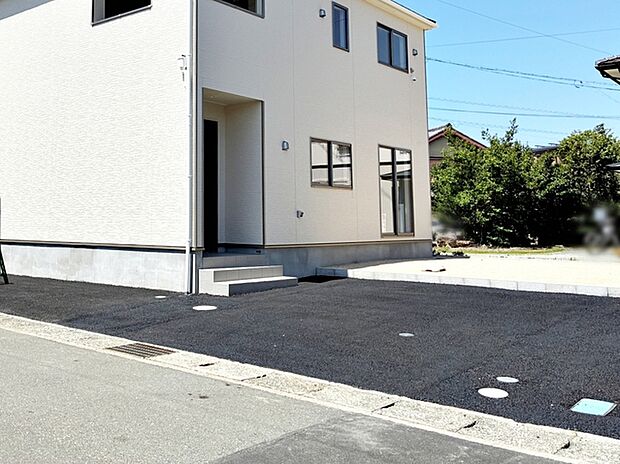 広々4台駐車可能物件!!お友達が遊びに来た時も安心!