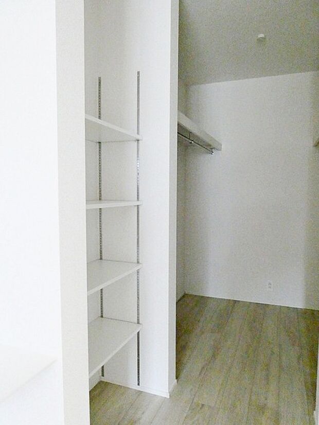 【ウォークインクローゼット】 WICは洋服、帽子、バッグなど全て収納可能!お部屋がスッキリ整理整頓できます!