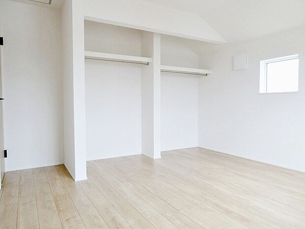 【クローゼット】 扉レスで出入りの手間も減り、通気性も！  