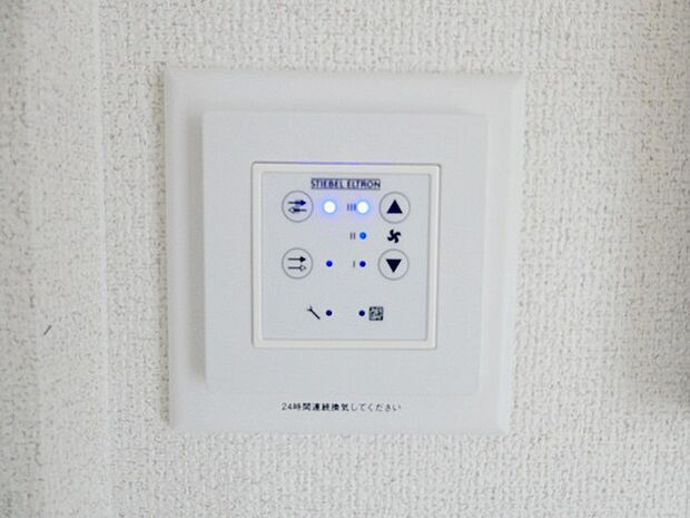 窓を開けなくても換気装置を使用して、自動的に室内の空気の入れ替えが出来ます。 