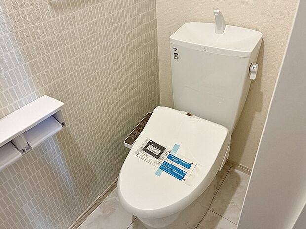 【トイレ】 各フロア1カ所ずつシャワー機能付トイレを設置しており、忙しい朝の混雑も解消！ 