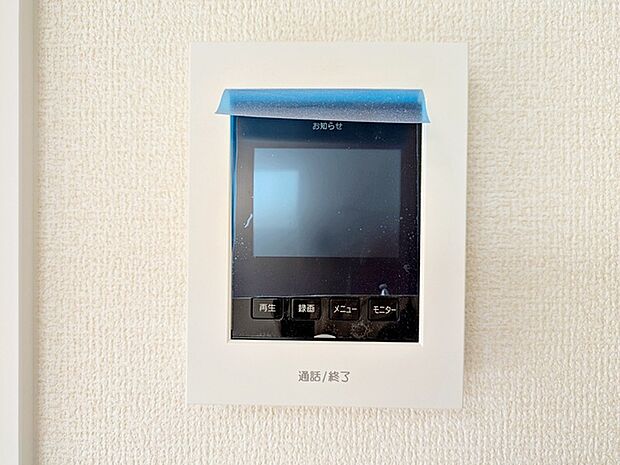 映像と音声で玄関先の様子をチェックできるモニター機能で安心