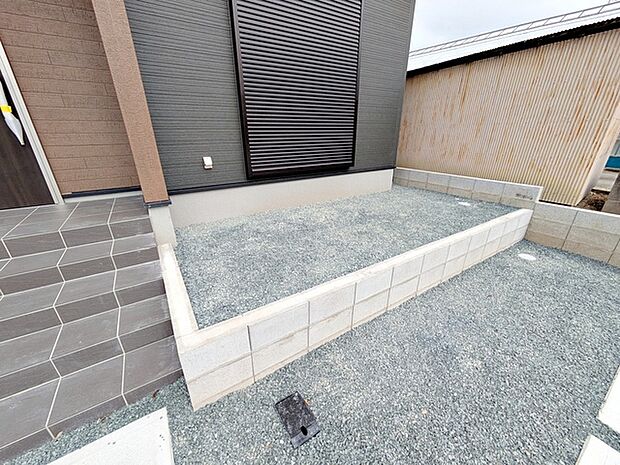 ハーブやお花を植えてガーデニングしたり、楽しみ方は自由自在!