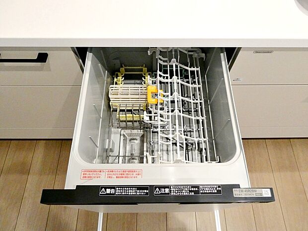 食器洗浄乾燥機は食器と洗剤を入れてスイッチを押すだけ!洗い〜乾燥まで!楽々後片付け!!