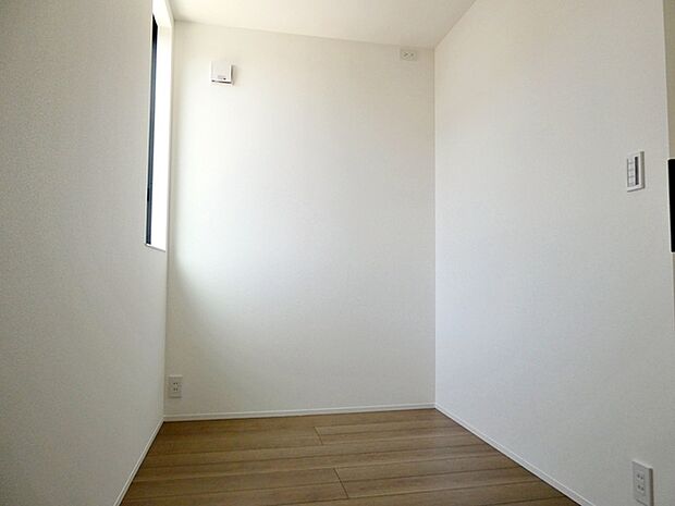 【フリースペース3帖】 収納部屋以外に、趣味を楽しむプライベート空間として活用することも可能です