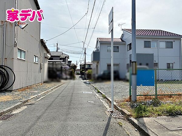 静かな住宅街で、車の出入りもスムーズです。