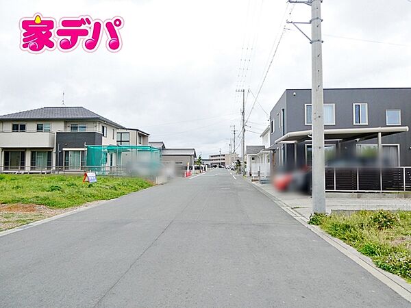 前面道路：南東側約6ｍ幅