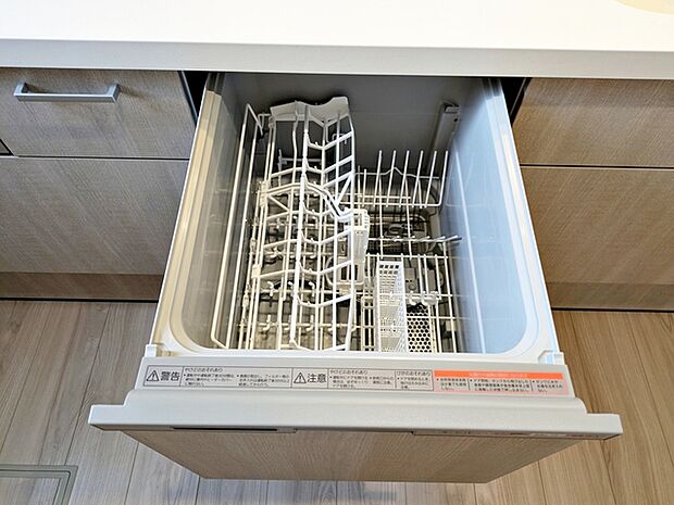 食器洗浄乾燥機は時間のかかる食器洗いを楽にしてくれる上に水道代も安くなるスグレモノ 