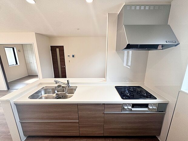 【キッチン】 小さなお子様にも目が届く、使い勝手の良い対面キッチンで楽しくお料理ができます！