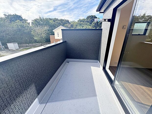 陽当たり良好で、晴れた日には洗濯物がカラッと乾きますね 