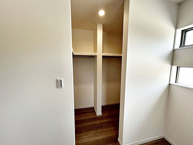 WICは洋服、帽子、バッグなど全て収納可能!お部屋がスッキリ整理整頓できます!