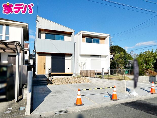 地域に密着した不動産販売でお客様のニーズに、経験豊富なスタッフが柔軟にご対応させて頂きます。(左側の建物です)