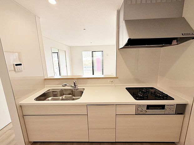 【キッチン】 小さなお子様にも目が届く、使い勝手の良い対面キッチンで楽しくお料理ができます！