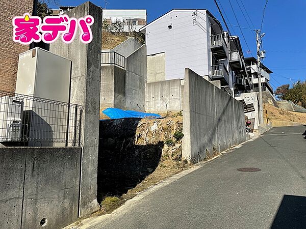 静かな住宅街で、車の出入りもスムーズです。