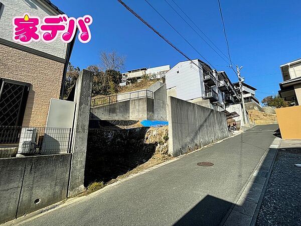 本郷中学校まで徒歩10分。