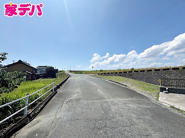 【北側周辺道路】住宅ローンにご不安のあるお客様も、まずはお気軽にご相談下さい。お客様に最適な資金計画と金融機関をご案内いたします。