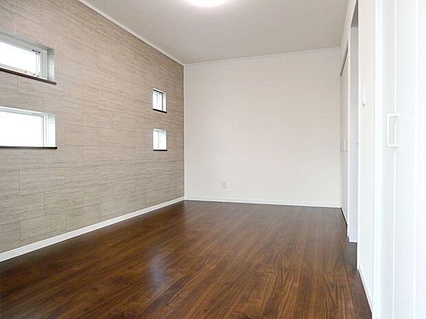 【洋室7.5帖】 大きなベッドを置いてもゆったり過ごせるプライベート空間です。 