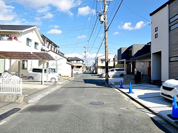 前面道路：西側約5.6ｍ幅