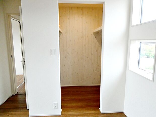 【ウォークインクローゼット】 WICは洋服、帽子、バッグなど全て収納可能！お部屋がスッキリ整理整頓できます！ 