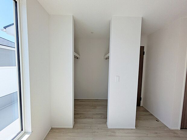 ウォークインクローゼットは室内にタンスなどを置かずに済み、室内がいつでもスッキリ!