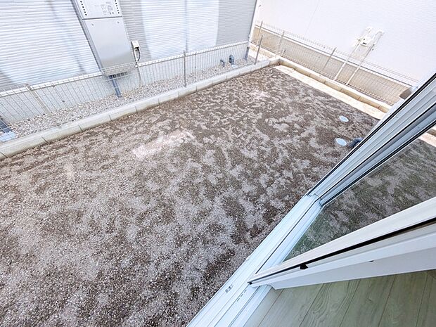 ハーブやお花を植えてガーデニングしたり、楽しみ方は自由自在!