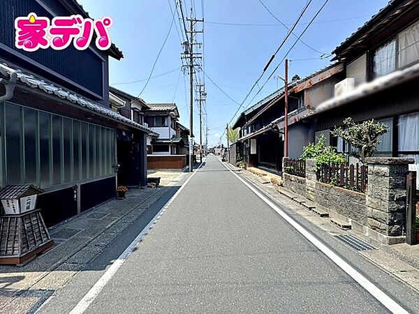 静かな住宅街で、車の出入りもスムーズです。