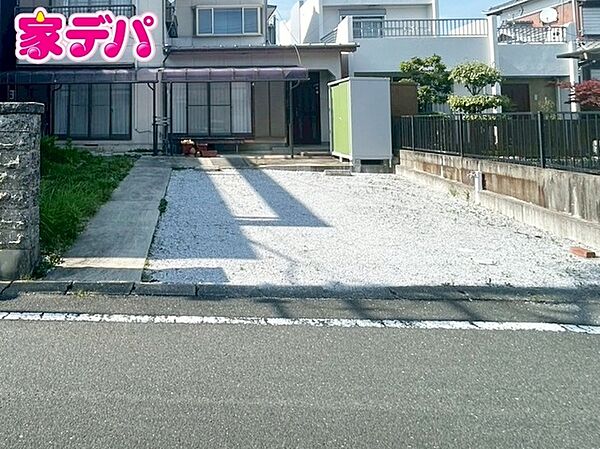 駐車場は2台分を確保、並列で駐車できます。