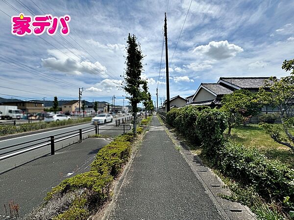 【B区画】前面道路は約30ｍあり駐車もスムーズに行えます