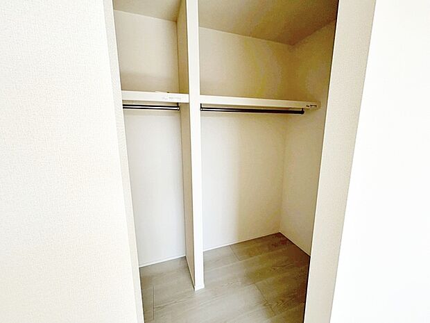 【WIC】 大容量のウォークインクローゼットは室内にタンスなどを置かずに済み、室内がいつでもスッキリ