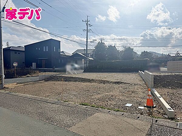 小中学校が近くお子様の通学にも安心の立地です。子育てしやすい閑静な住宅地。
