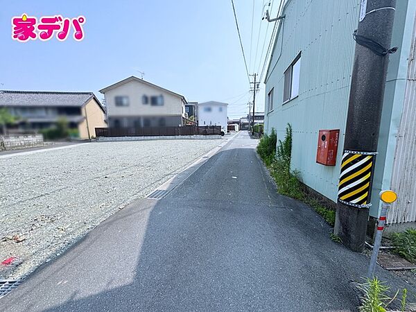 前面道路：西側約4ｍ幅