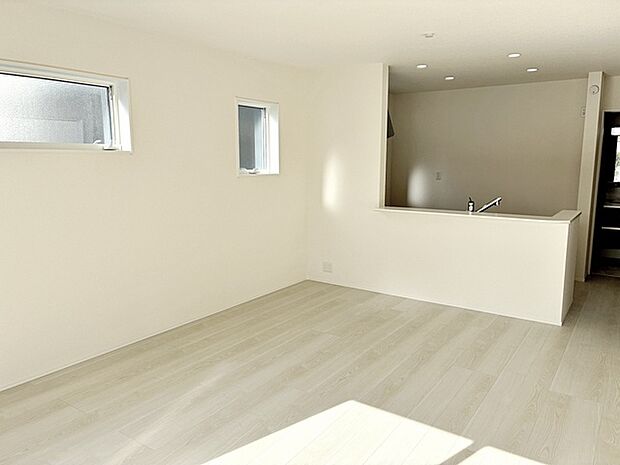 忙しい朝でもご家族揃って食事ができる、ゆとりある大きさのダイニングスペースです!