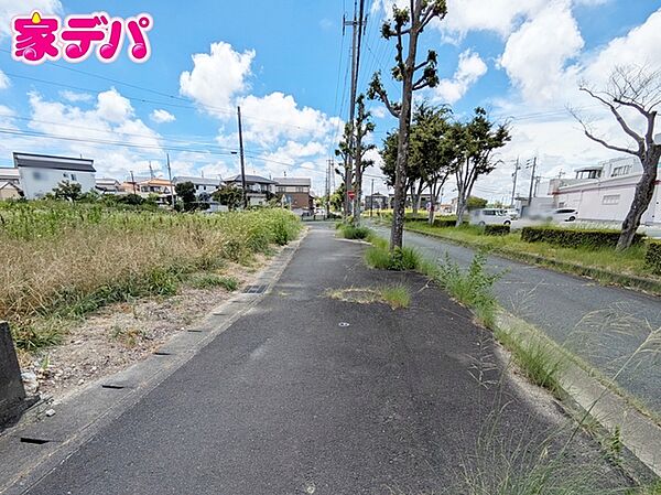 西側前面道路