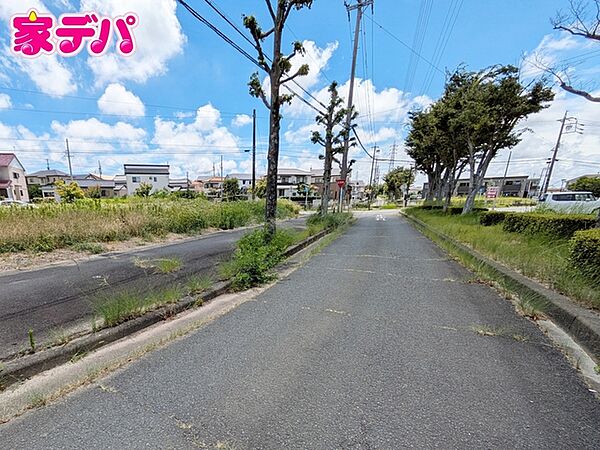 西側前面道路