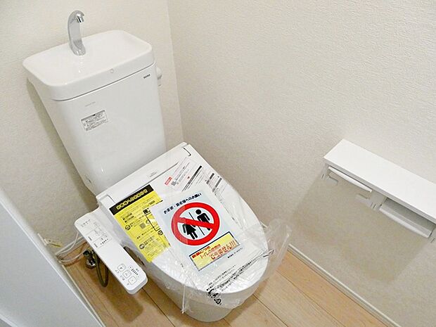 【トイレ】 各フロア1カ所ずつシャワー機能付トイレを設置しており、忙しい朝の混雑も解消！  