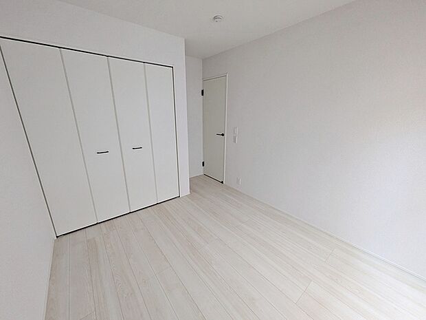 【納戸5.2帖】 納戸はお子様のプレイルームや、テレワークルーム、アイロンがけなどの作業部屋として活用することもおすすめです