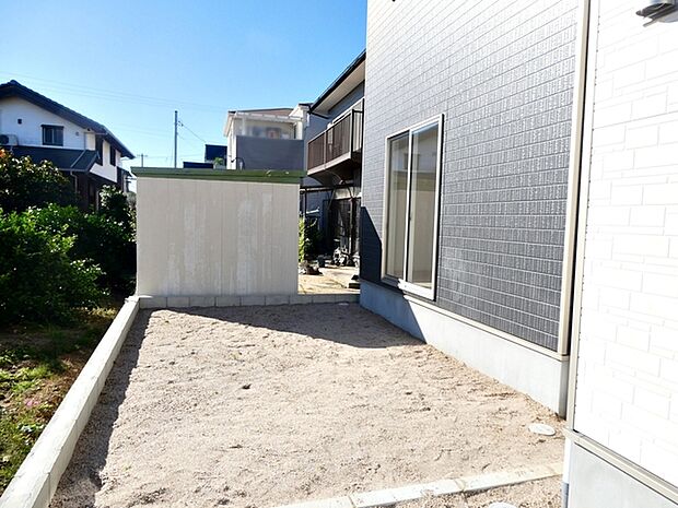 ハーブやお花を植えてガーデニングしたり、楽しみ方は自由自在！ 