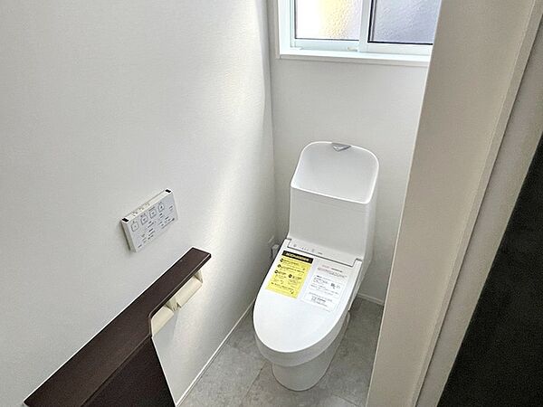 【トイレ】 温水洗浄・暖房便座の快適なトイレ